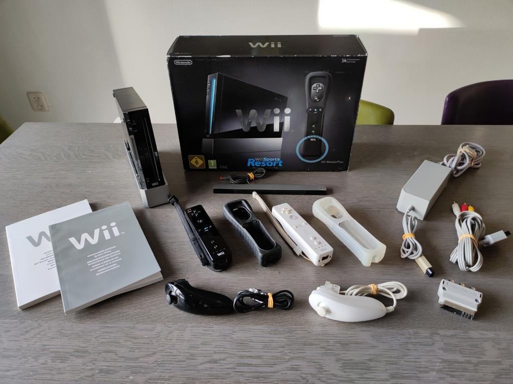 Compleet Wii Pakket & 25 Mario, Dance & Sport Games, Ophalen of Verzenden, Zo goed als nieuw