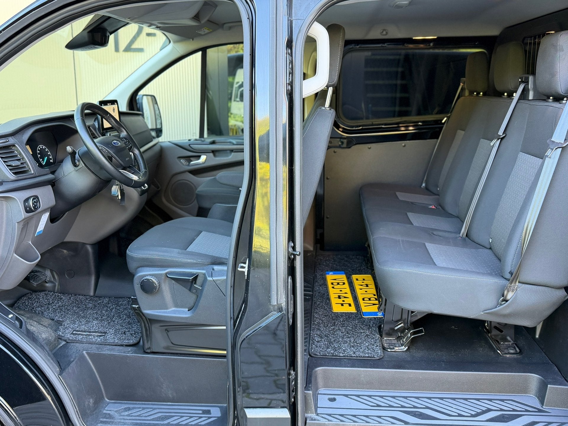 Ford Transit Custom 320 2.0 TDCI|L2H1|Trekhaak|Carplay|MARGE, Dealer onderhouden, Euro 6, 4 cilinders, Zwart