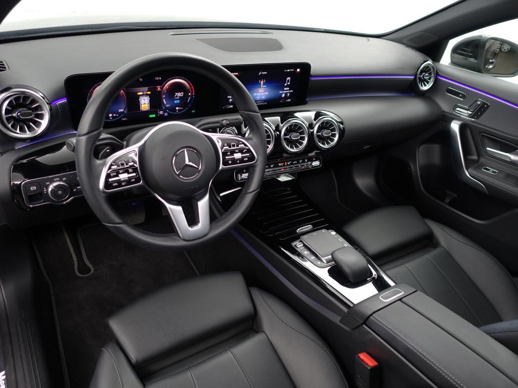 Mercedes-Benz A-Klasse 250 e AMG Prestige Plus Aut- Panorama, Auto's, Adaptive Cruise Control, Gebruikt, 4 cilinders, Met garantie (alle)