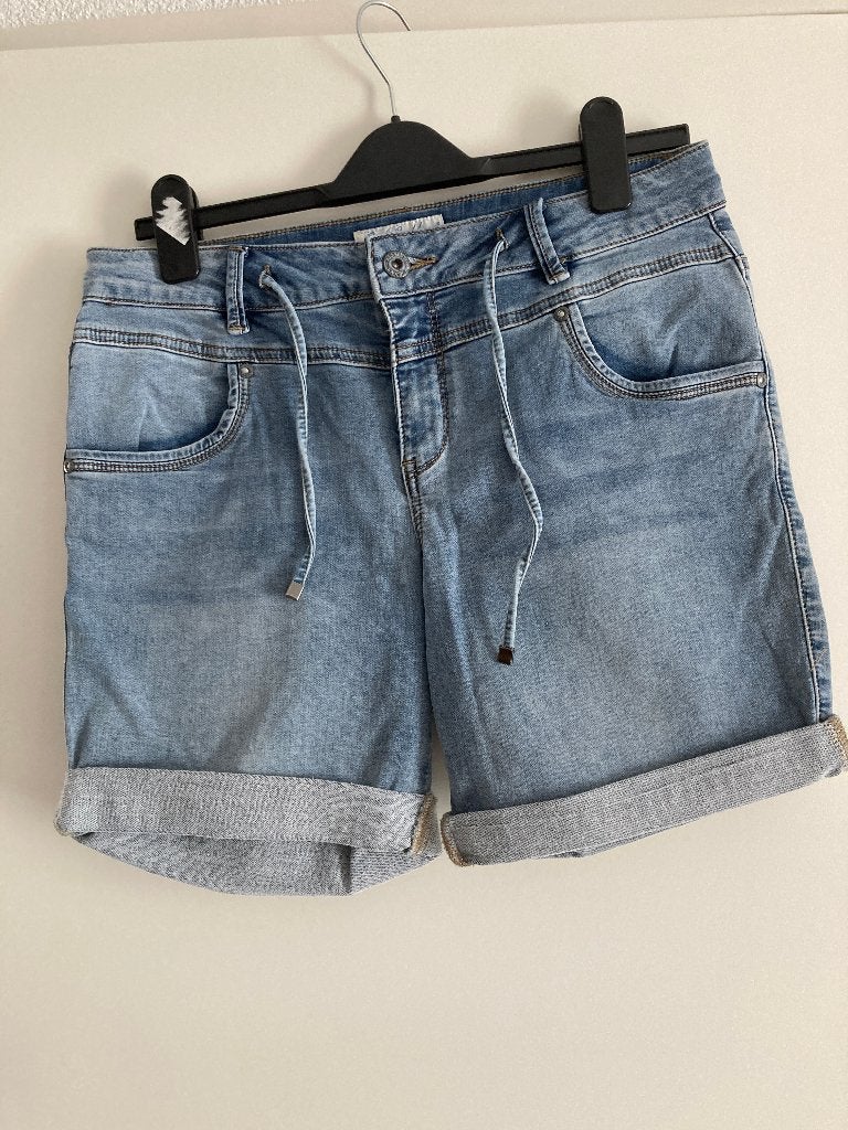 mooi spijkerbroekje maat 38, Blauw, Ophalen of Verzenden, Zo goed als nieuw, W30 - W32 (confectie 38/40)