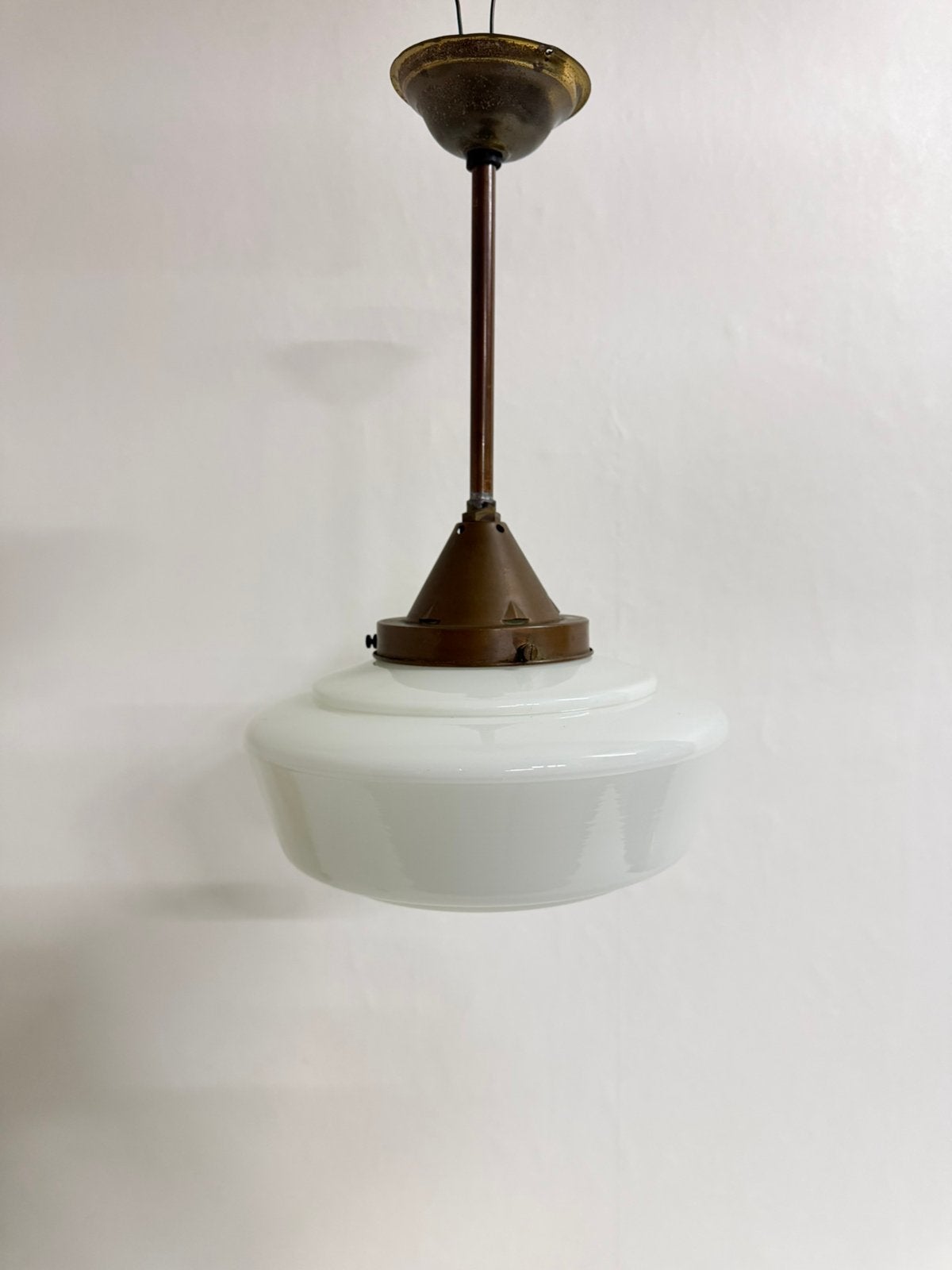 Vintage XL schoollamp Ø 35 cm  koperen pendule wit opaalglas, Huis en Inrichting, Ophalen of Verzenden, Zo goed als nieuw