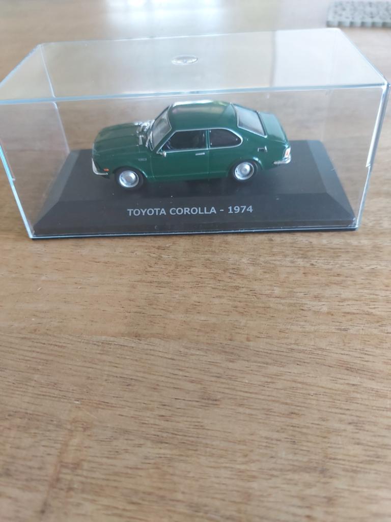 MODELAUTO 1-43 TOYOTA COROLLA KE25 GROEN, Ophalen of Verzenden, Zo goed als nieuw, Auto, Overige merken