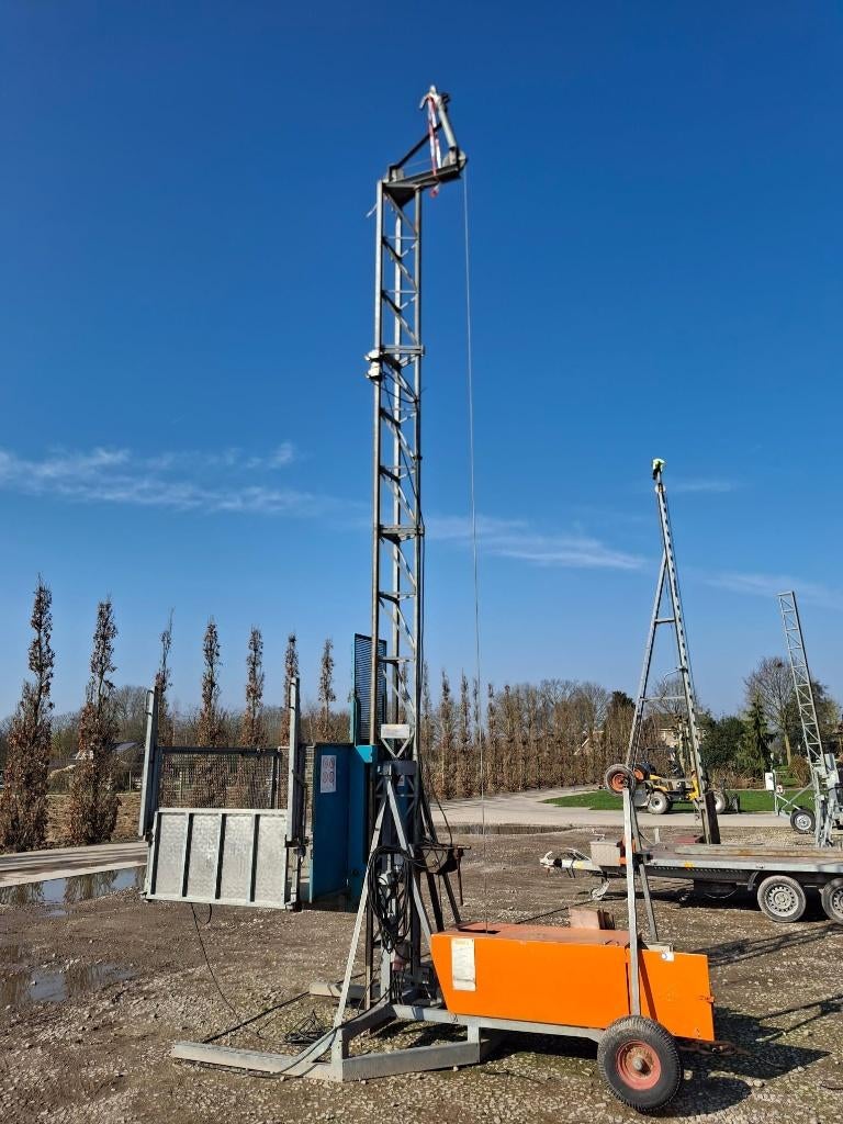 Bouwlift A40 met uitvalklep – direct inzetbaar, Zakelijke goederen, Machines en Bouw | Liften, Steigers en Ladders, Ophalen