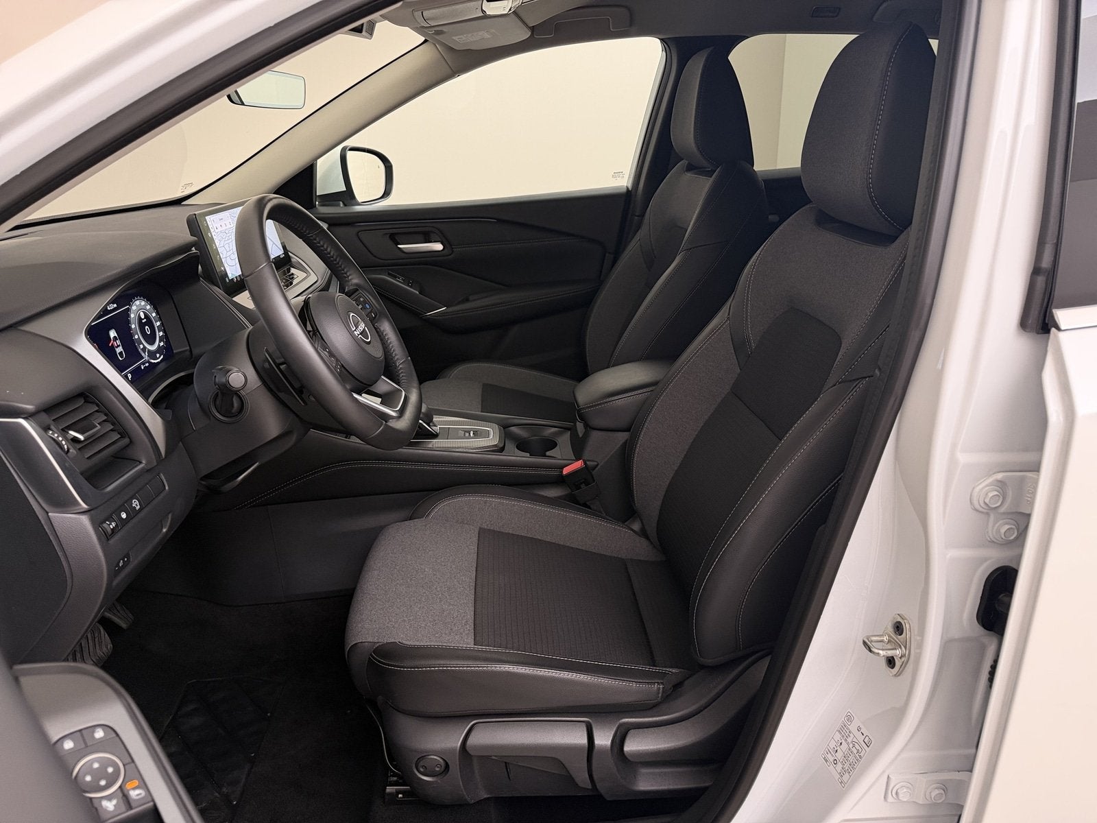 Nissan QASHQAI 1.3 MHEV Xtronic N-Connecta I 360 camera I Na, Auto's, Dealer onderhouden, 4 cilinders, Verwarmde buitenspiegels