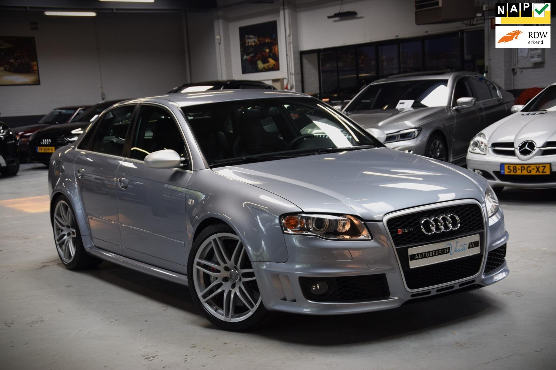 Audi RS4 Sedan 4.2 V8 RS 4 Quattro *Uniek* Keramisch|Schaals, Gebruikt, Leder, Bedrijf, Handgeschakeld