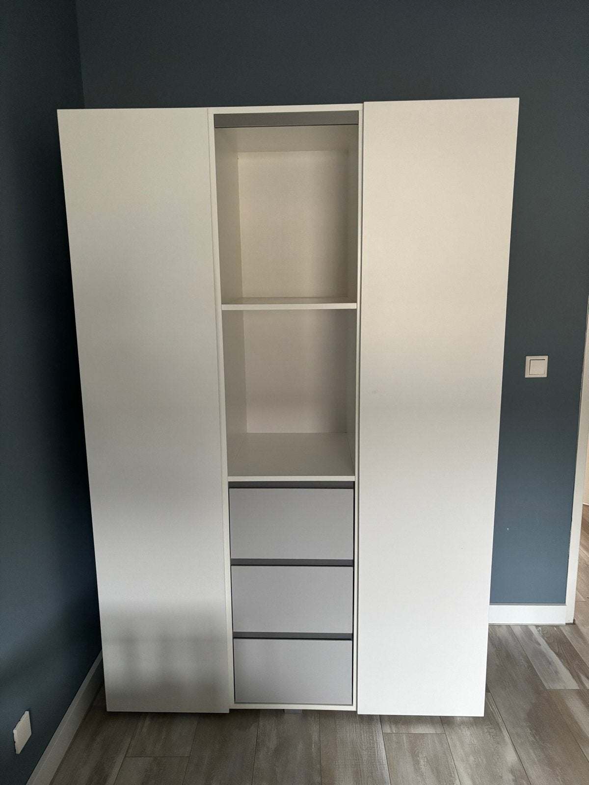Witte commode met 3 lades & Kledingkast (z.s.m. ophalen), Kinderen en Baby's, Ophalen, Gebruikt, 50 tot 70 cm, 75 tot 100 cm