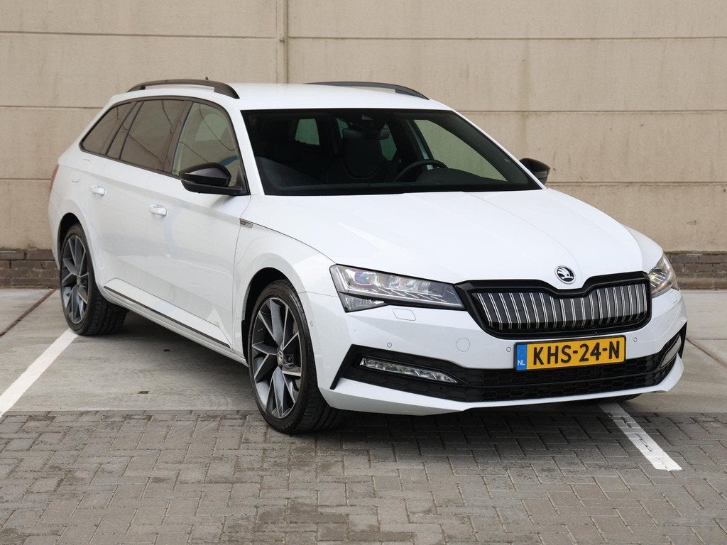 Skoda Superb Combi 1.4 TSI iV Sportline Business 218 pk DSG, Auto's, Skoda, Gebruikt, 4 cilinders, Alcantara, Wit