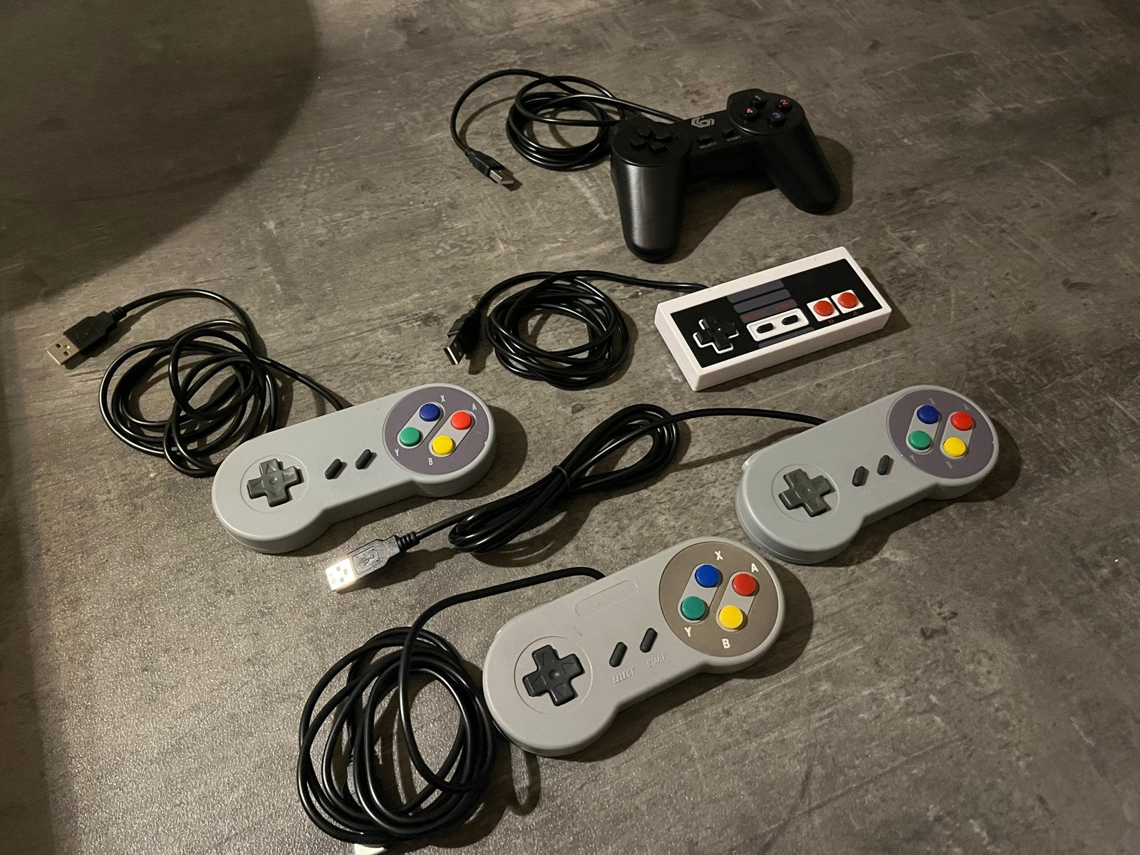USB Game Controllers 3x SNES, 1x NES, 1x PS1, Ophalen of Verzenden, Gebruikt, PC, Overige typen