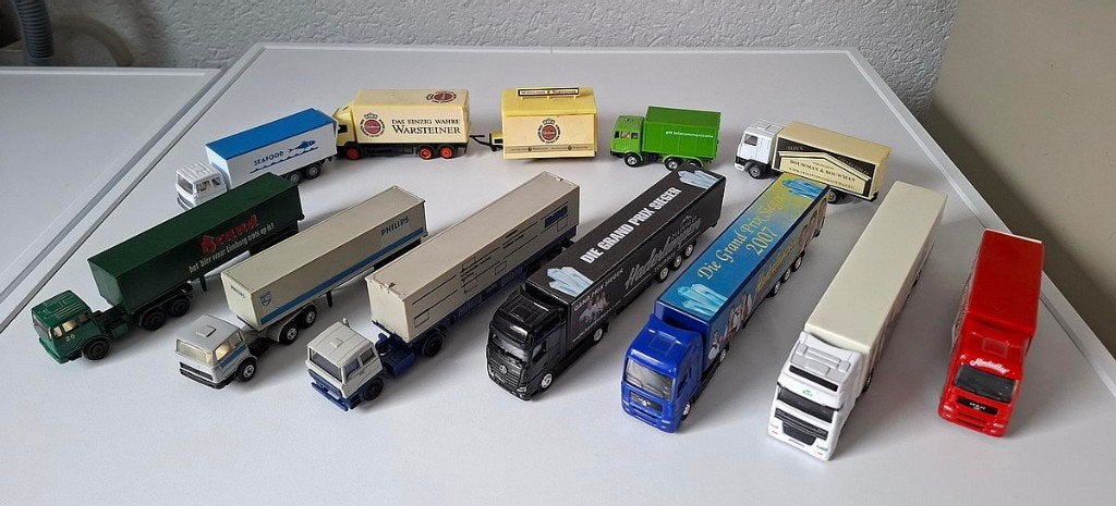 11 stuks vrachtwagens schaal 1:87, Hobby en Vrije tijd, Ophalen, Gebruikt, Bus of Vrachtwagen, Overige merken