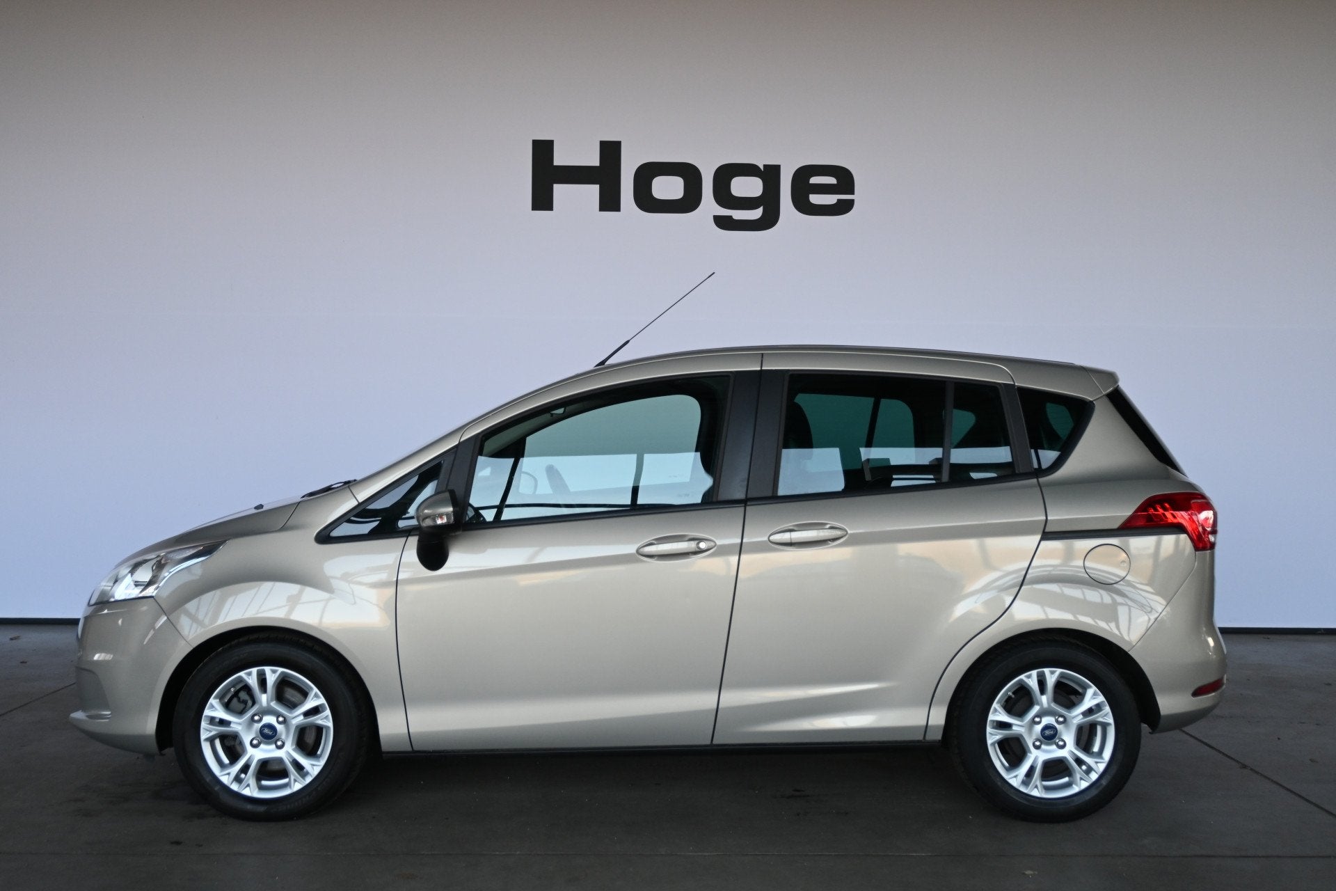 Ford B-MAX 1.6 TI-VCT Titanium Automaat Airco Trekhaak Deale, Auto's, Stof, Gebruikt, 4 cilinders, Met garantie (alle)