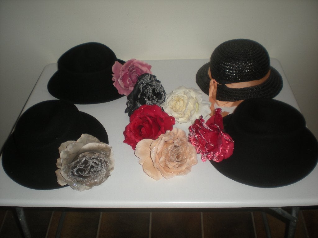 te koop leuke hoeden en NIEUWE corsages, Ophalen of Verzenden, Nieuw, 56 of 57 cm (M, 7 of 7⅛ inch), Hoed