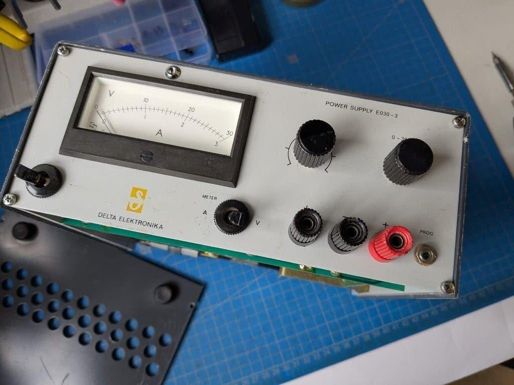 DELTA powersupply E-030 -3, Ophalen of Verzenden, Gebruikt