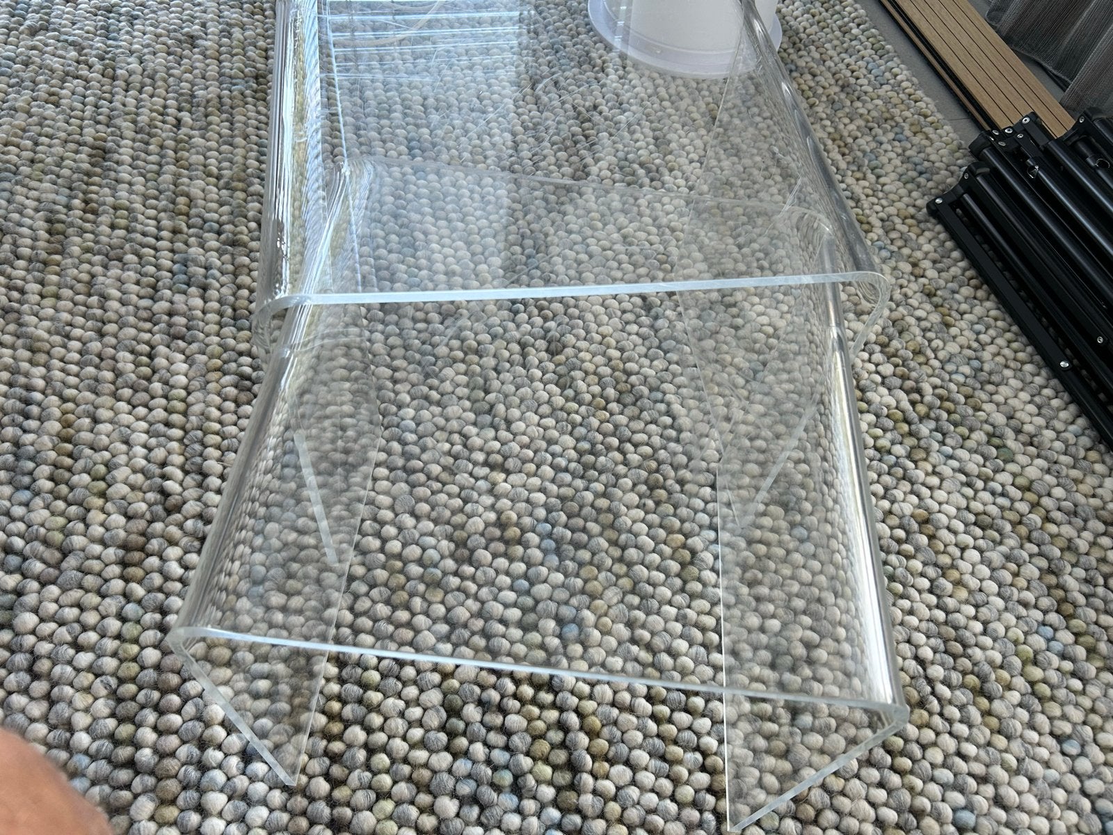 Vintage Plexiglas bijzettafeltjes - Set van 2, Minder dan 45 cm, Gebruikt, Ophalen of Verzenden, Rechthoekig