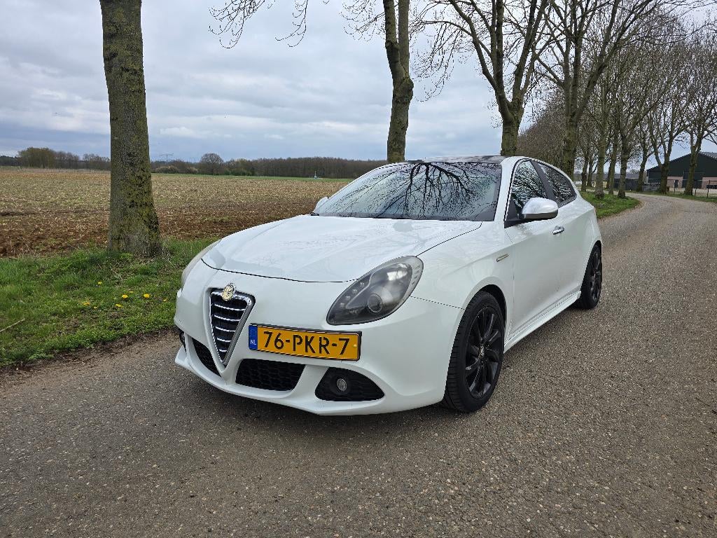 Alfa Romeo Giulietta 1.4 Turbo Multi AIR., Auto's, Voorwielaandrijving, 4 cilinders, Leder en Stof, Wit
