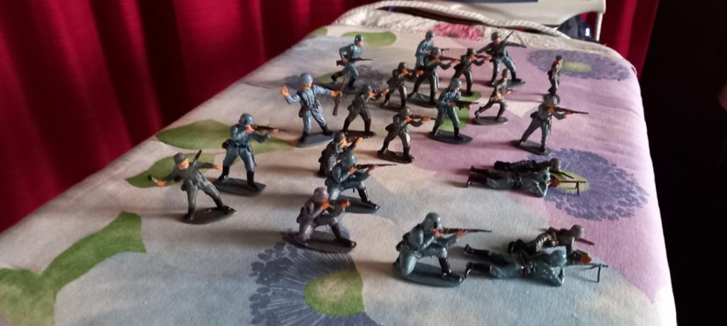 29 Duitse Figuren - Speelgoed Soldaten, Ophalen, Gebruikt, 1:35 tot 1:50, Figuur of Figuren