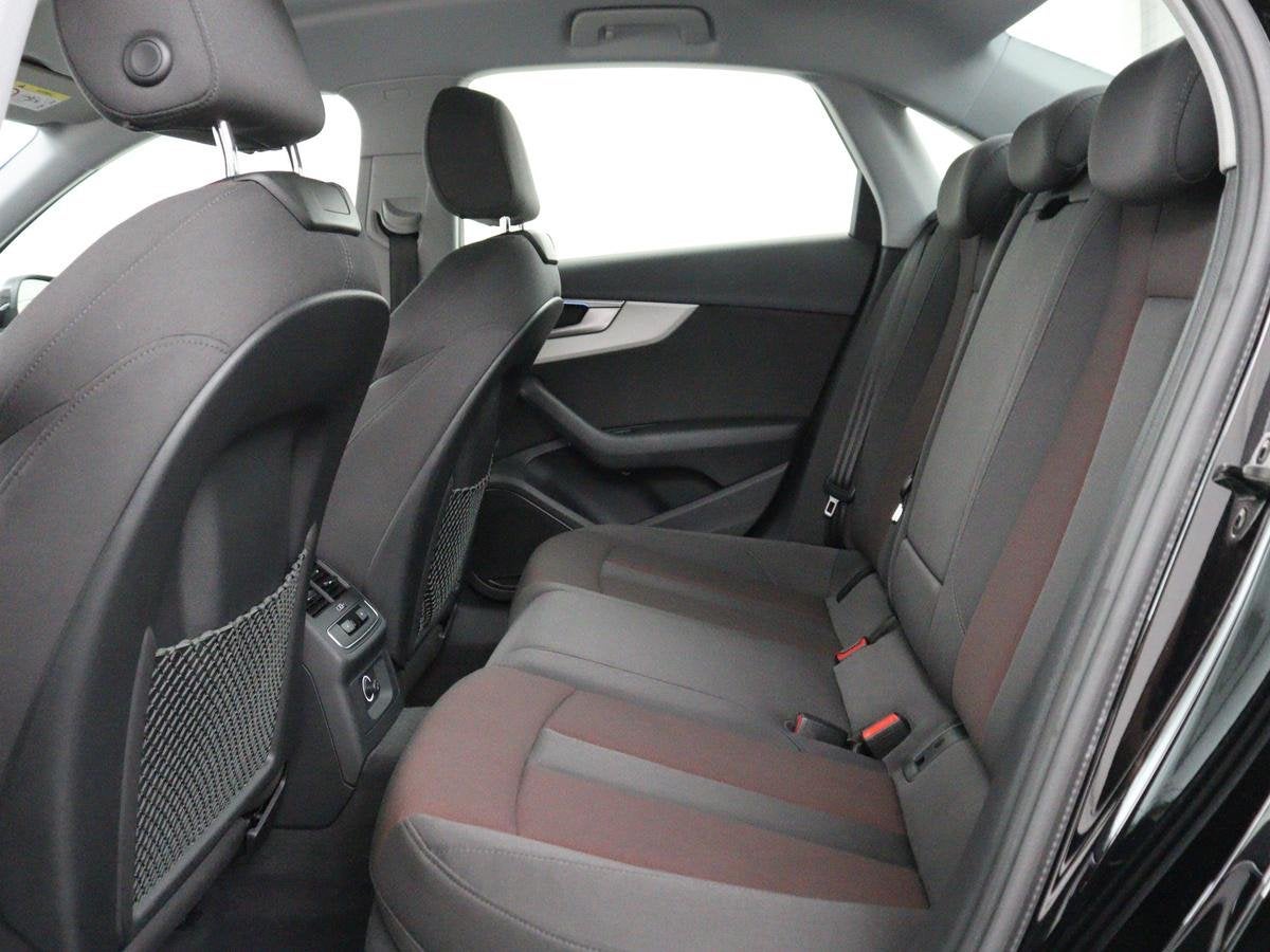 Foto 6 van Audi A4 Limousine 35 TFSI Launch edition Business | Cruise c