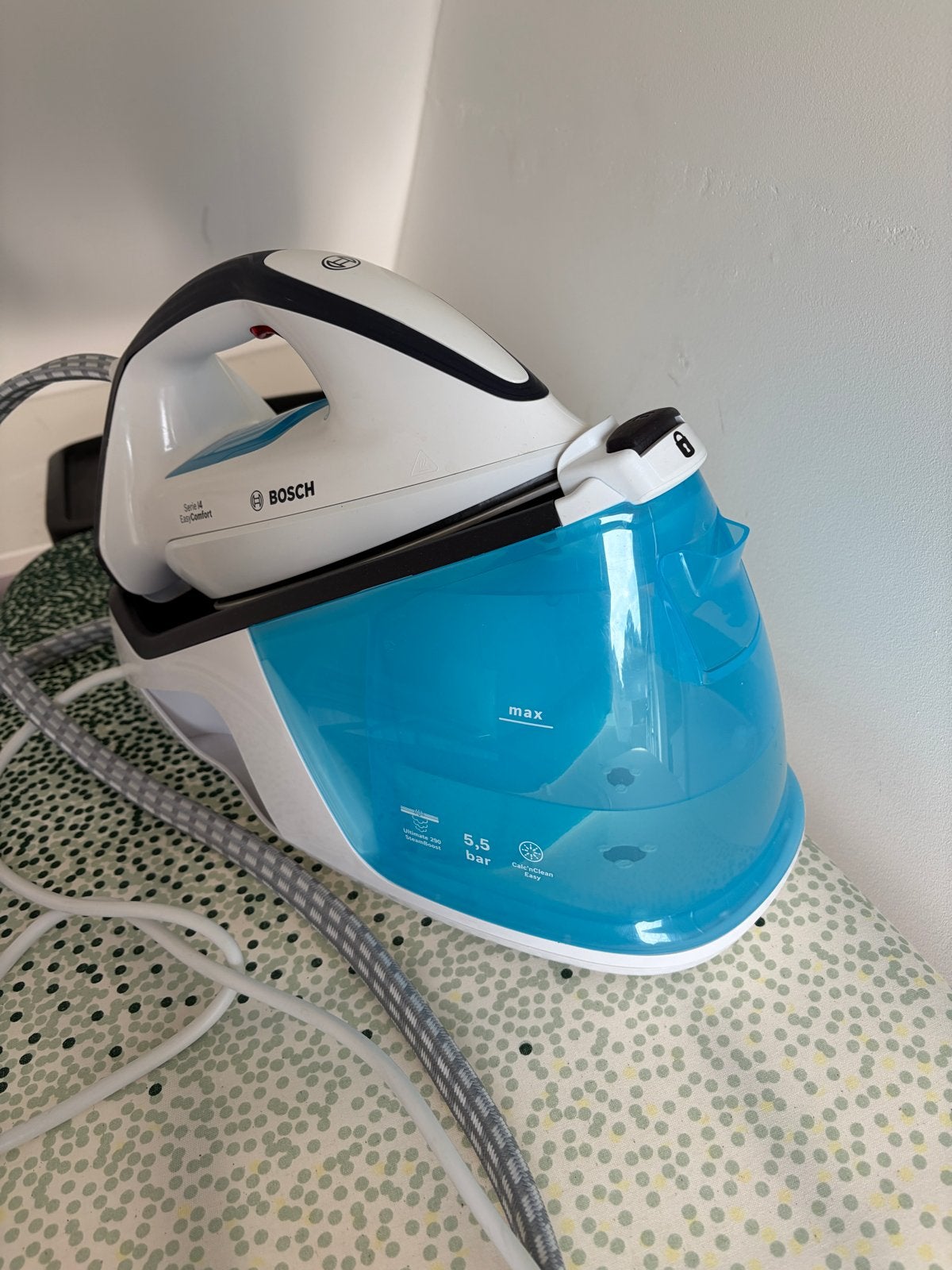 Bosch Serie 4 EasyComfort Stoomgenerator - Zo goed als nieuw, Witgoed en Apparatuur, Strijkijzers en Strijkplanken, Ophalen, Zo goed als nieuw