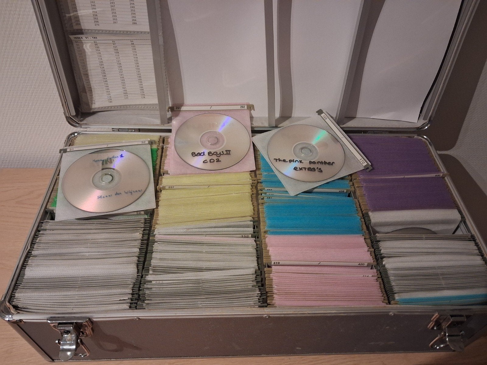 Grote collectie films en series op DVD/CD in koffer.400 plus, Ophalen, Alle leeftijden, Nederlands, Gebruikt