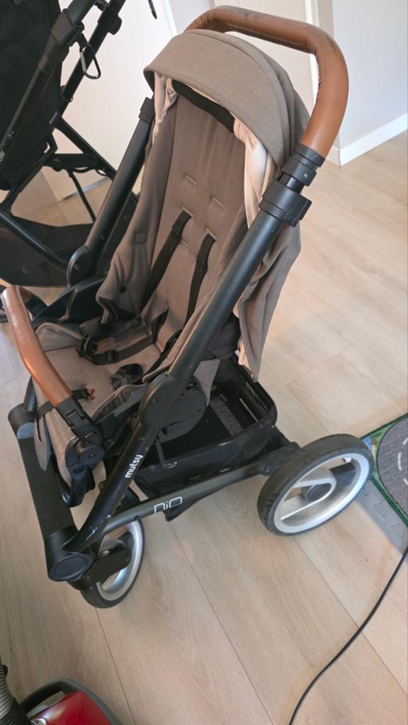 Mutsy Nio kinderwagen met bijpassende reiswieg, Ophalen, Gebruikt, Mutsy