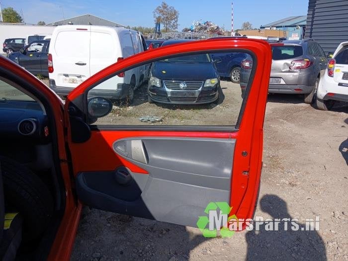 Portier 2Deurs rechts van een Peugeot 107, Auto-onderdelen, Gebruikt, -, Deur, -