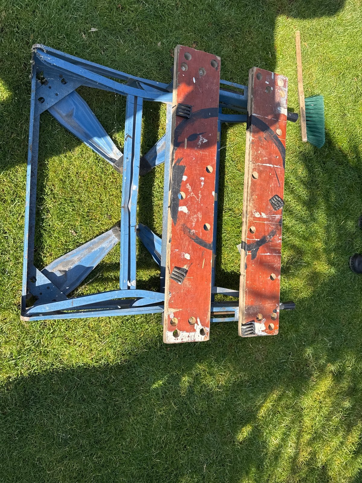Stevige inklapbare werkbank met bankschroef, Doe-het-zelf en Verbouw, Ophalen of Verzenden, Gebruikt, 70 tot 120 cm, Bankschroef