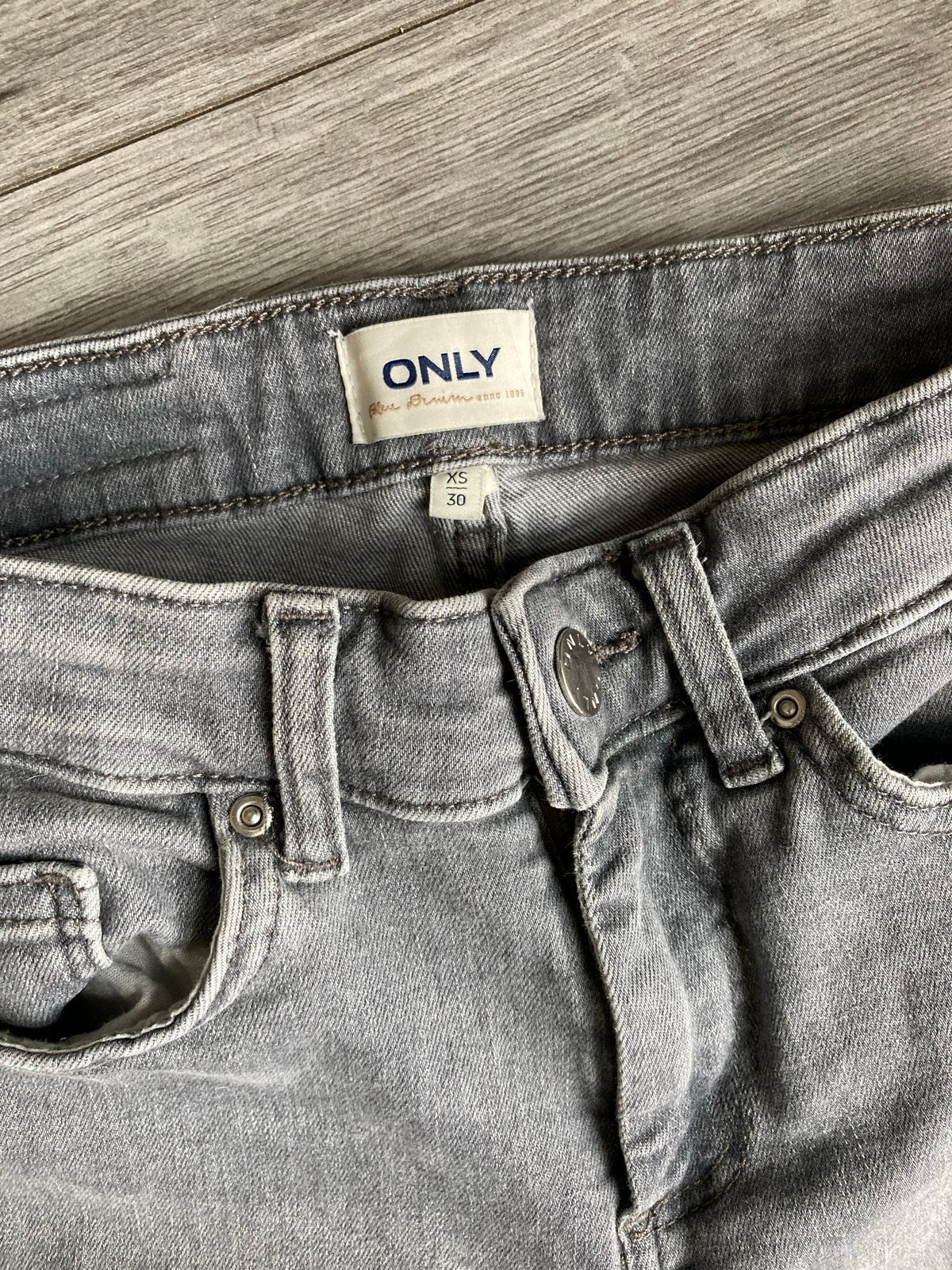 Only flared jeans grijs maat XS/30 - ZGAN, Ophalen of Verzenden, Zo goed als nieuw, Grijs, W27 (confectie 34) of kleiner