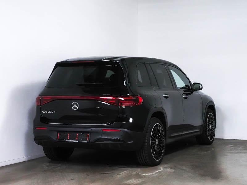 Mercedes-Benz EQB 250+ AMG Line LIMITED 71 kWh | 20" AMG Vel, Auto's, Mercedes-Benz, 2005 kg, Gebruikt, 435 min, SUV of Terreinwagen
