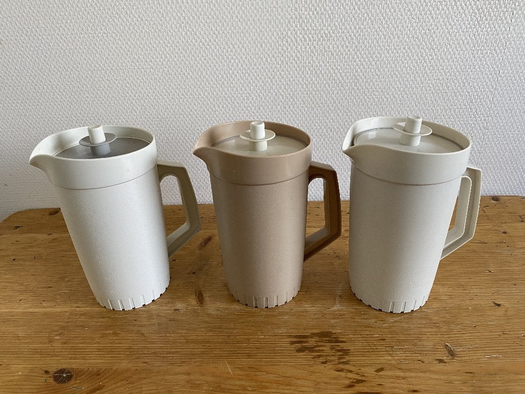 3 Tupperware Schenkkannen ( 1 liter, retro ), Ophalen of Verzenden, Gebruikt, Beker of Kan