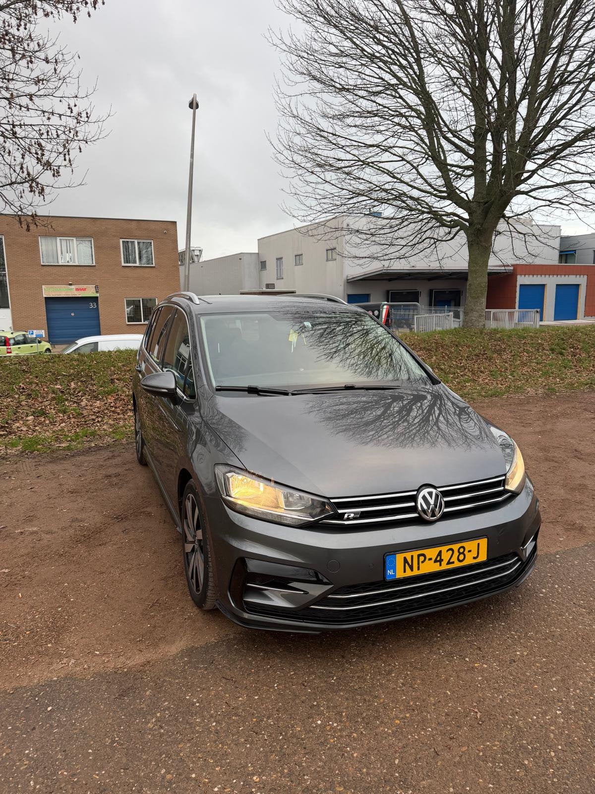 Volkswagen Touran 1.4 TSI 110KW/150PK 7-DSG 2017 Grijs, 4 cilinders, 7 stoelen, Origineel Nederlands, 19 km/l