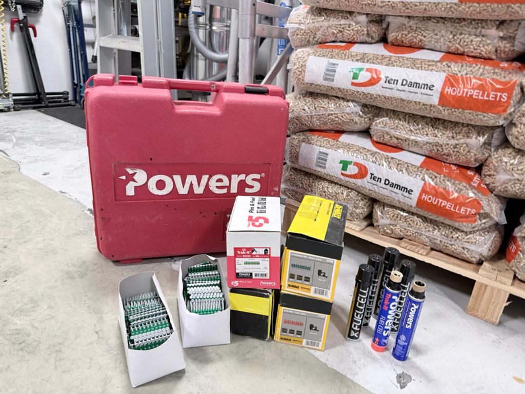 Powers Trak IT C5 schiethamer + € 250 aan spijkers en gas, Gebruikt, Ophalen of Verzenden, Info@pilage.nl, Printer 29B Coevorden