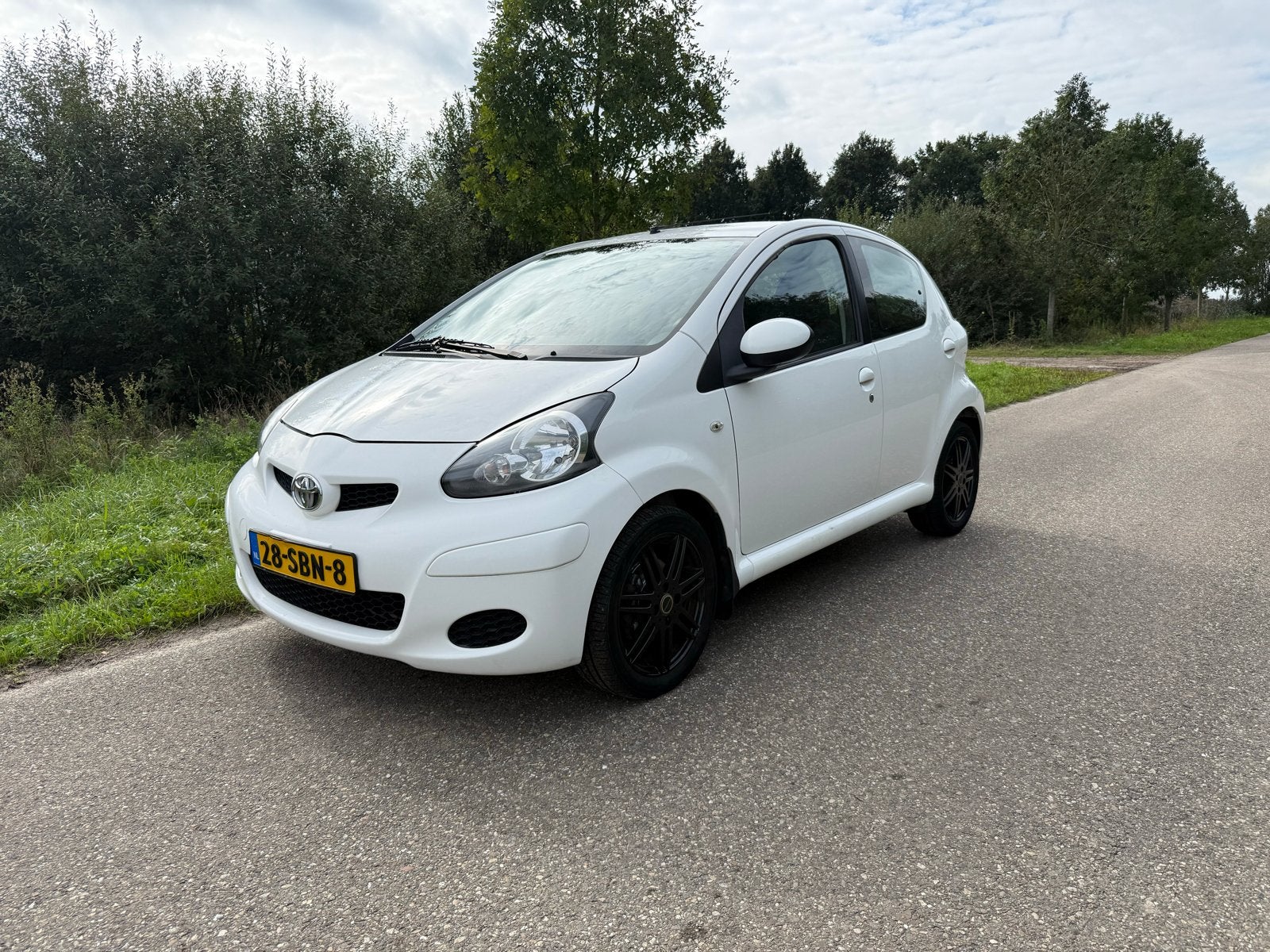 Toyota Aygo 1.0 5DRS 2011 Wit / Airco / Elektr ramen, Auto's, Voorwielaandrijving, Stof, Zwart, 4 stoelen