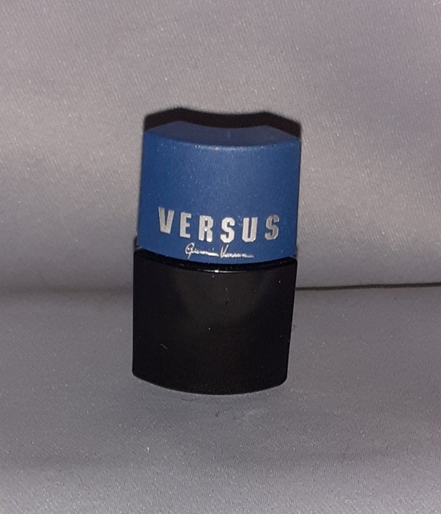 Mooie parfum mini - Versace versus man, Ophalen of Verzenden, Zo goed als nieuw, Miniatuur, Gevuld