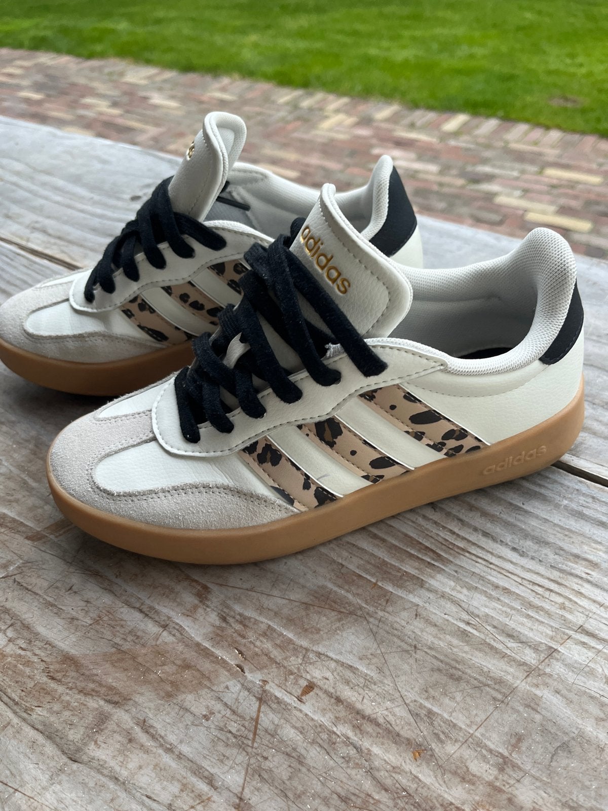 Adidas sneakers met luipaardprint - Maat 38, Kleding | Dames, Ophalen of Verzenden, Zo goed als nieuw, Wit, Sneakers of Gympen
