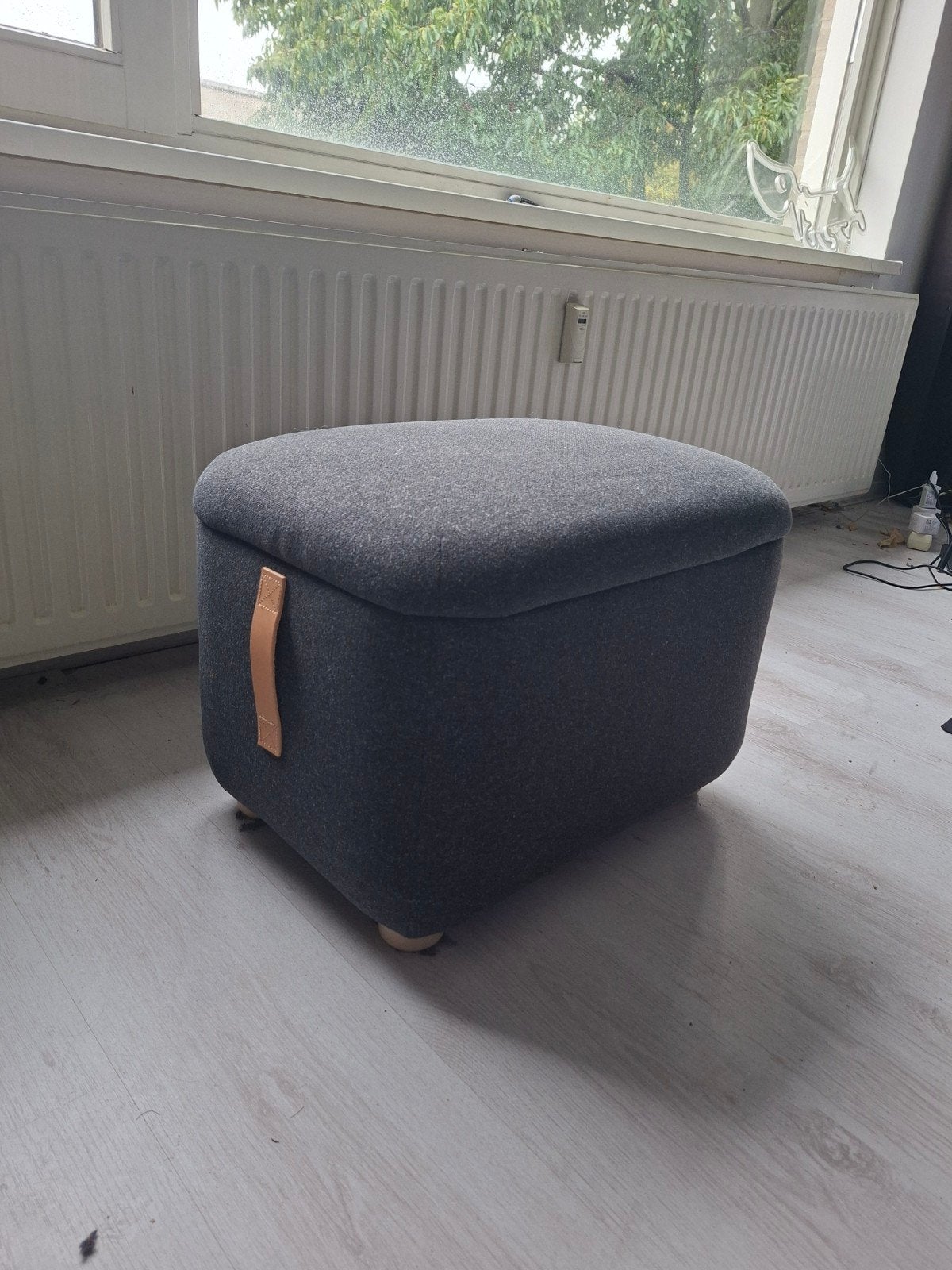 IKEA OSKARSHAMN Hocker / Poef met Opbergruimte – Gunnared Zw, Ophalen, Overige materialen, 50 tot 100 cm, Zo goed als nieuw
