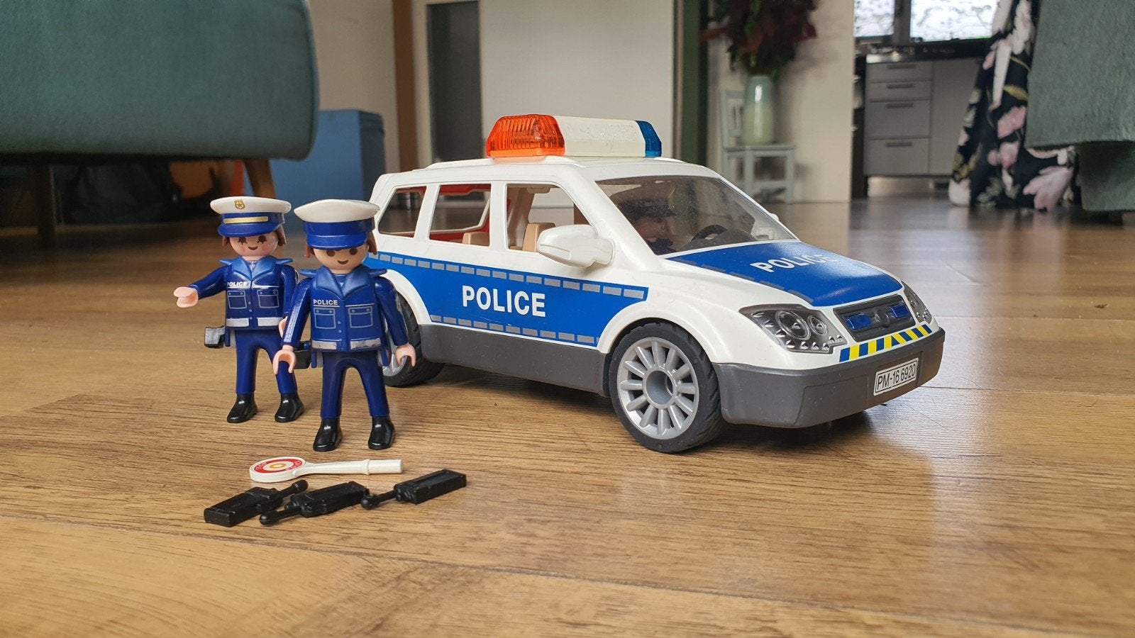 Playmobil Politieauto met 2 agenten en accessoires, Ophalen of Verzenden, Gebruikt
