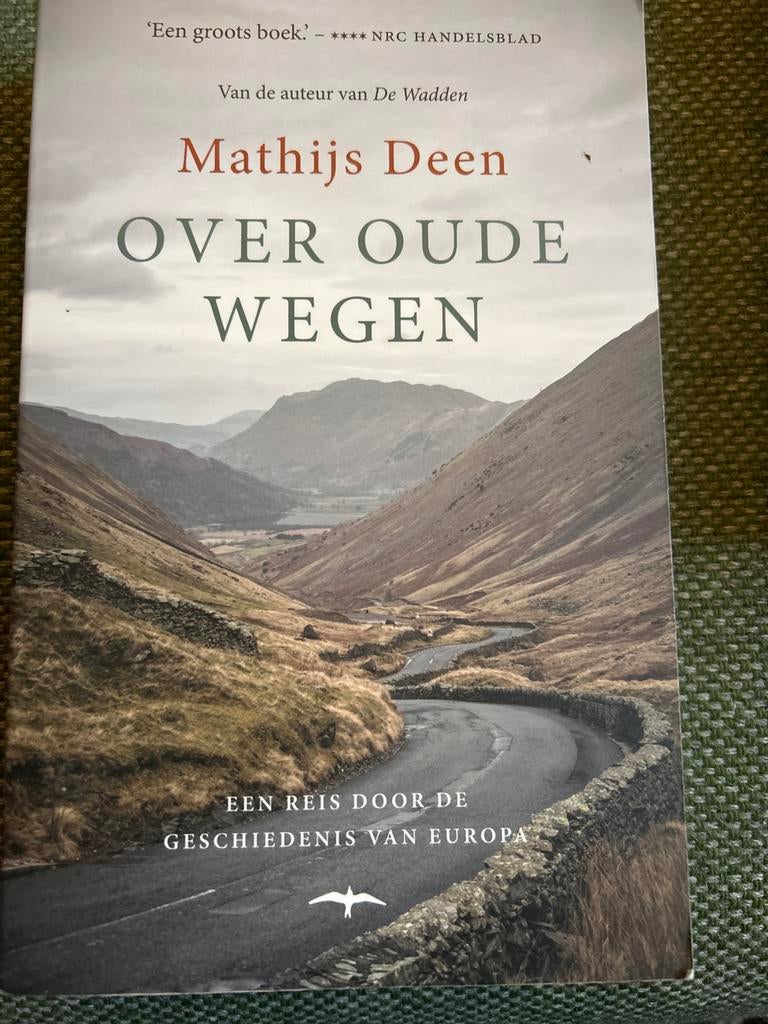 Over Oude Wegen - Een reis door de geschiedenis van Europa, Boeken, Ophalen of Verzenden, Zo goed als nieuw, Europa