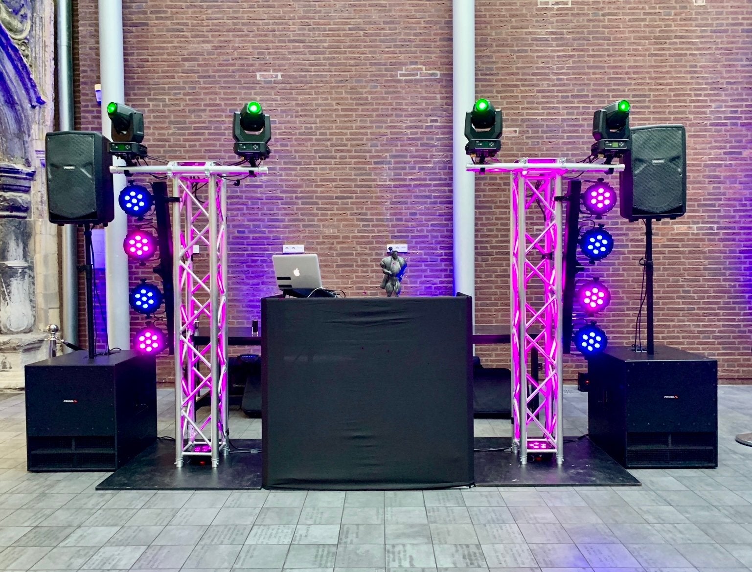Verhuur van licht en geluidssets voor dj’s feesten, Ophalen
