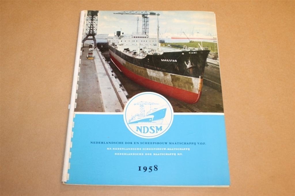 NDSM - Ned. Dok en Scheepsbouw Mij - Jaarverslag 1958, Verzamelen, Ophalen of Verzenden, Zo goed als nieuw, Kaart, Foto of Prent