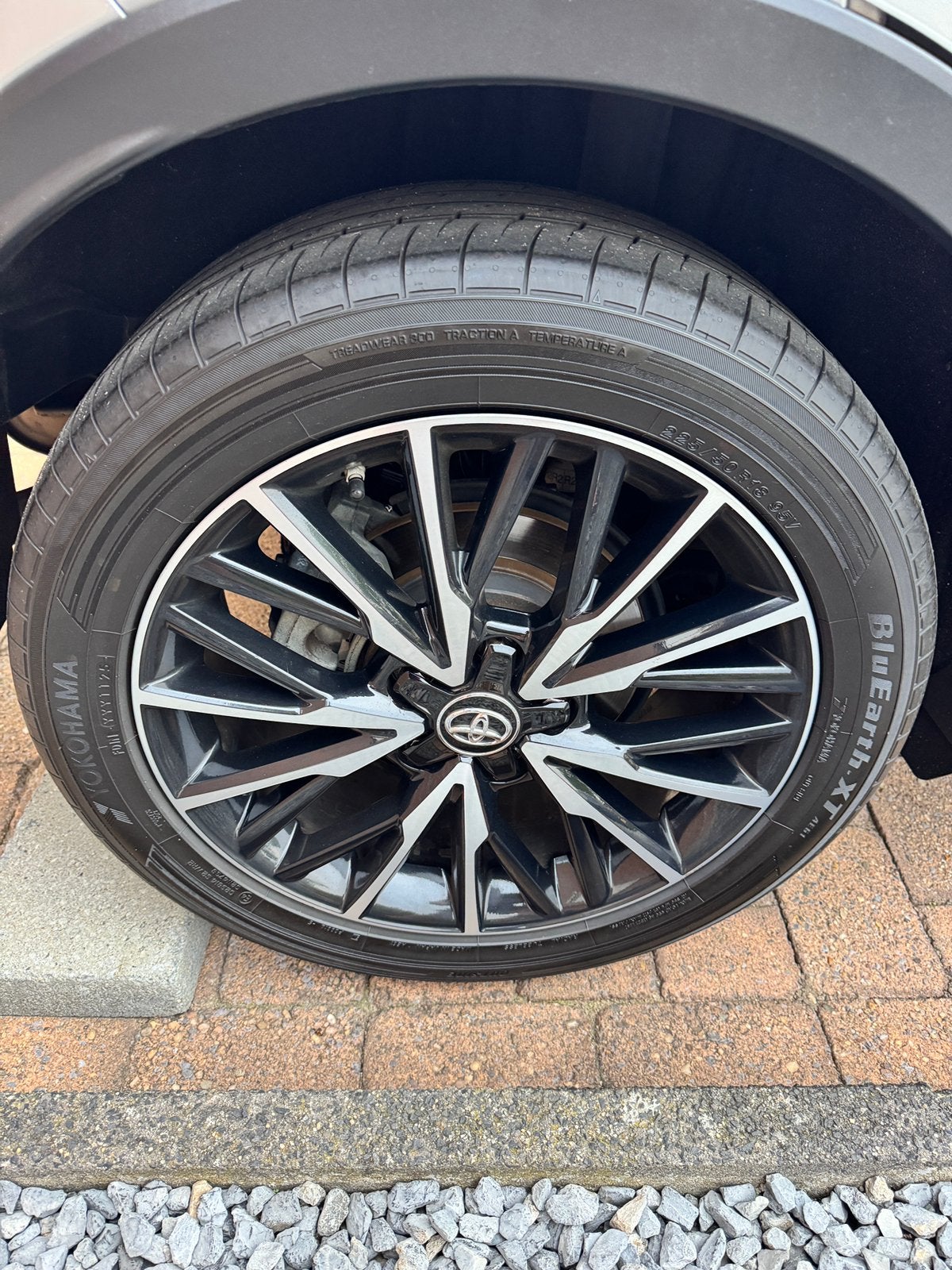 18 inch velgen en winterbanden Toyota CH-R €400,- totaal, 18 inch, Gebruikt, Banden en Velgen, 235 mm