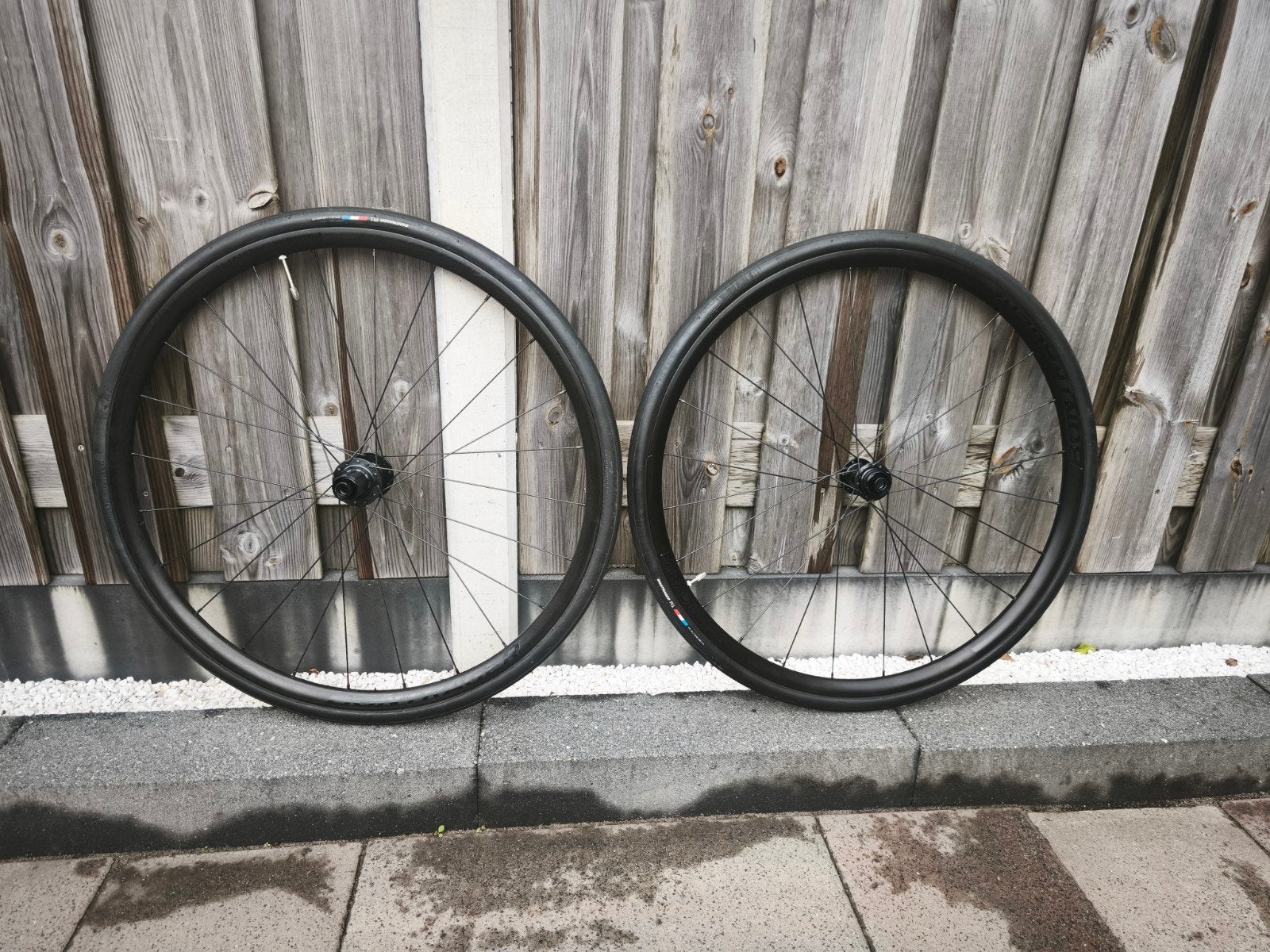 Bontrager Paradigm SL wielen met R1 banden, Zo goed als nieuw, Bontrager, Aluminium, Racefiets
