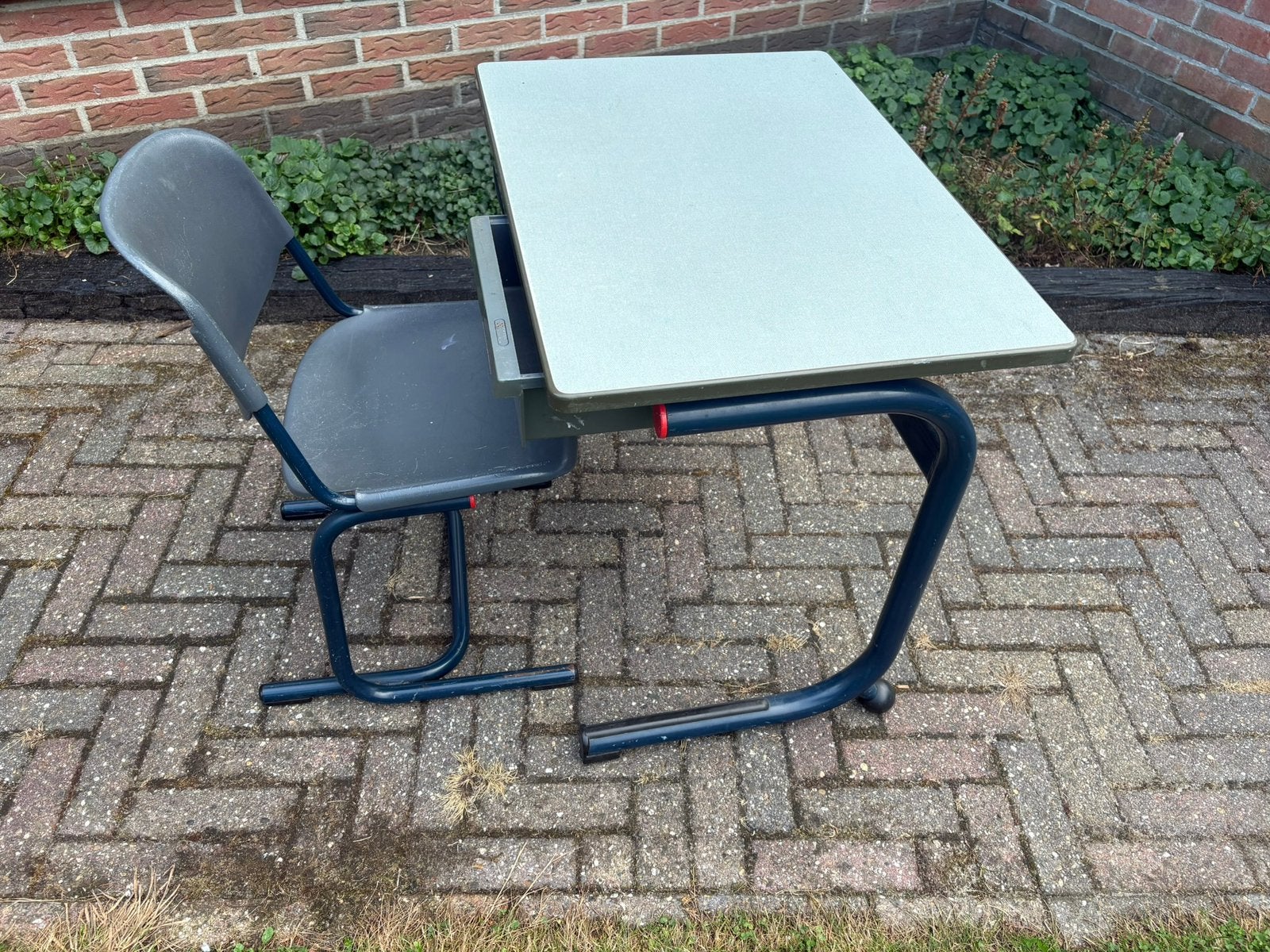 Mooi kinderbureau met stoel, Ophalen, Zo goed als nieuw