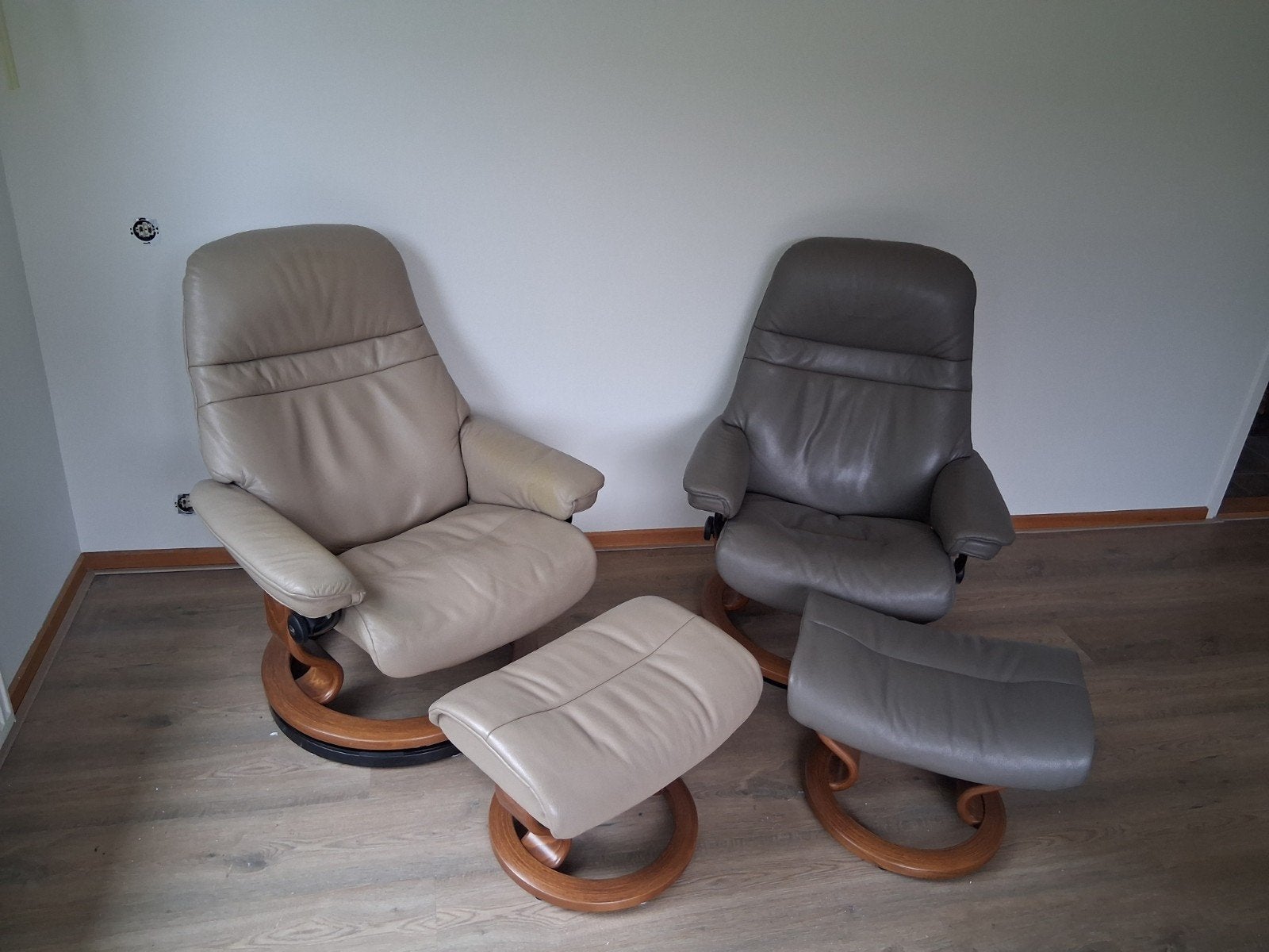 2 Stressless fauteuils/stoelen met voeten kruk, Ophalen, Gebruikt, Minder dan 75 cm, Leer