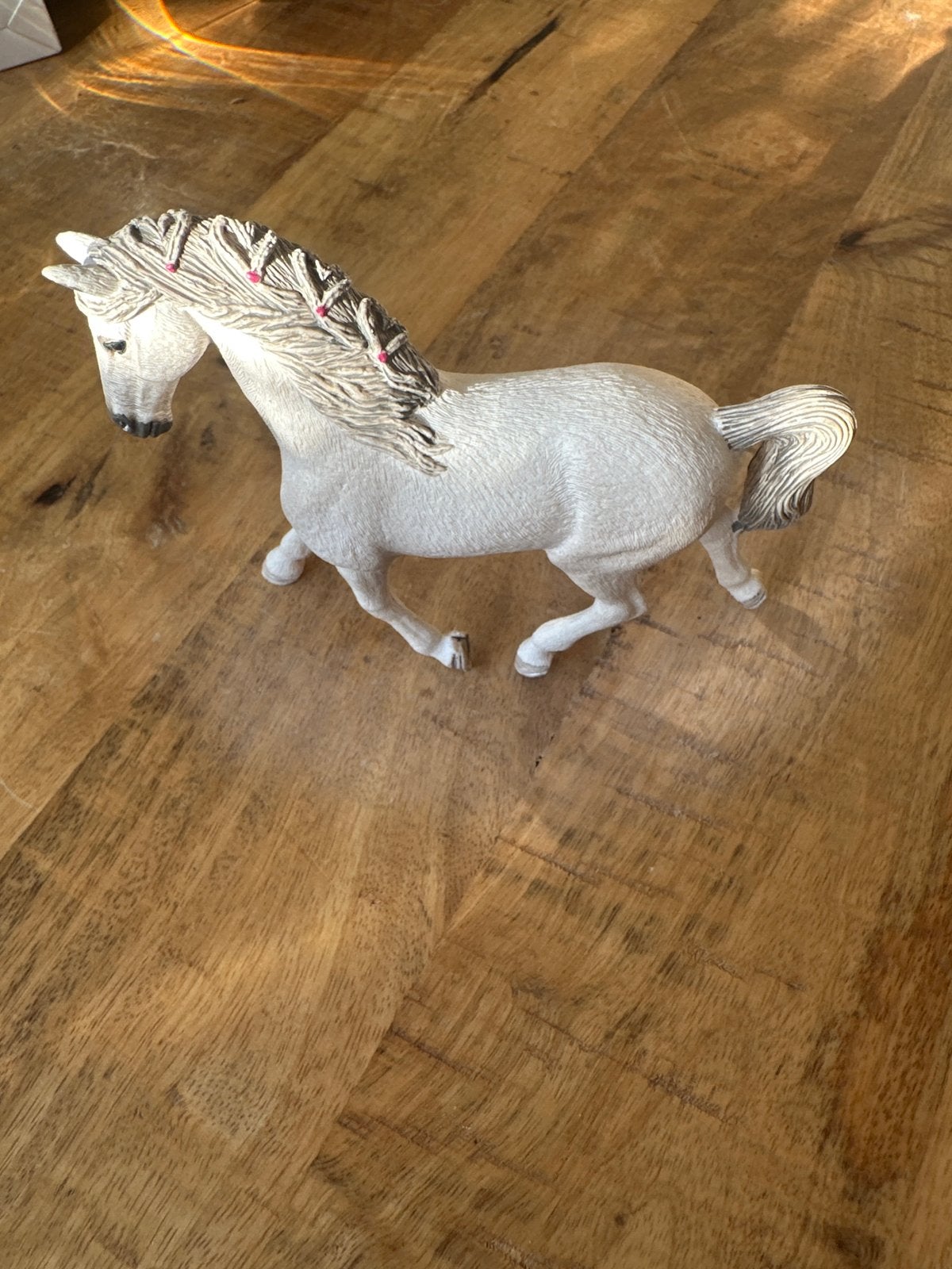 Schleich paard - wit met gevlochten manen, Ophalen of Verzenden, Zo goed als nieuw
