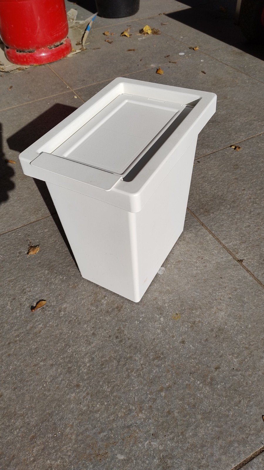 GRATIS ikea prullenbak met klep, wit, 40 liter of meer, Ophalen, Gebruikt
