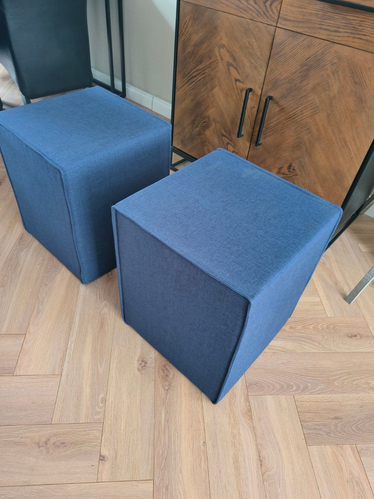 Mooie blauwe stoffen poef/voetenbankje, Ophalen, Minder dan 50 cm, Modern, Scandinavisch, Vierkant