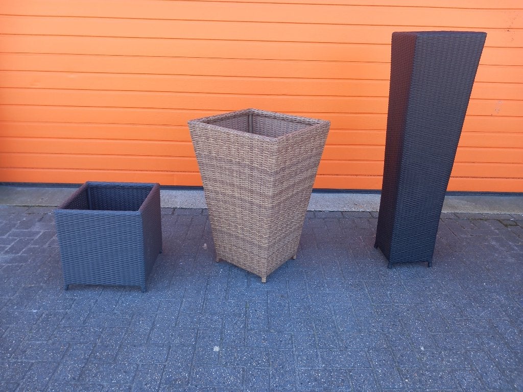 3 modellen vlechtwerk bloembakken verschillen de maten, Tuin en Terras, Ophalen, Kunststof, Gebruikt, Overige vormen