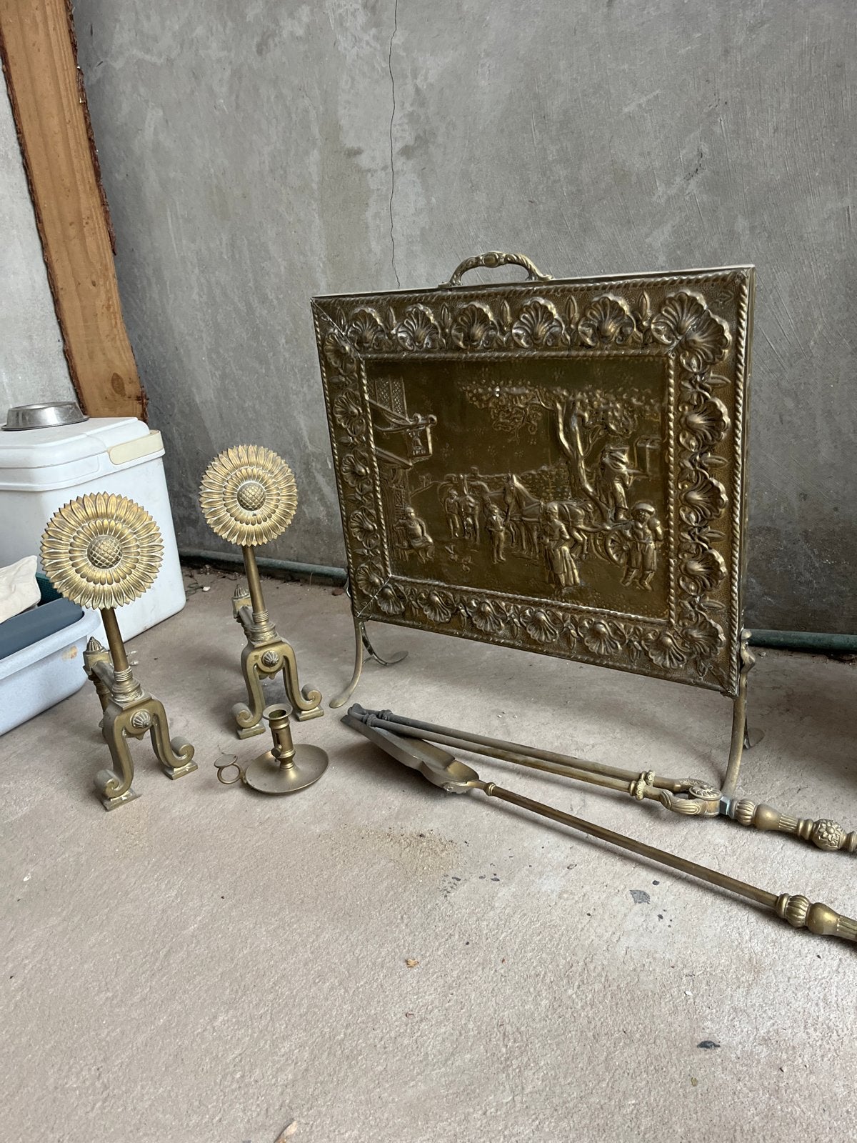 Antieke koperen haardset: scherm, bokken en gereedschap, Antiek en Kunst, Ophalen of Verzenden, Koper