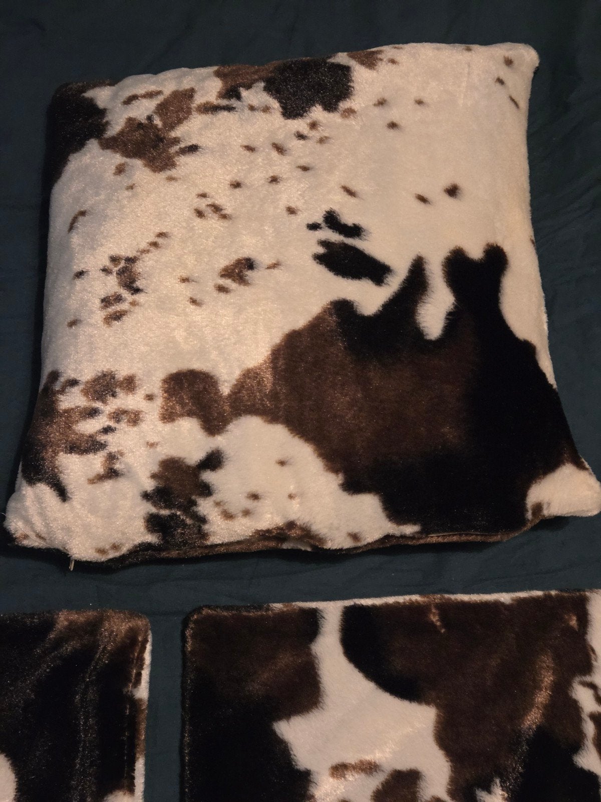 Set van 3 sierkussens met koeienprint, Gebruikt, Meerkleurig, Met print, Vierkant
