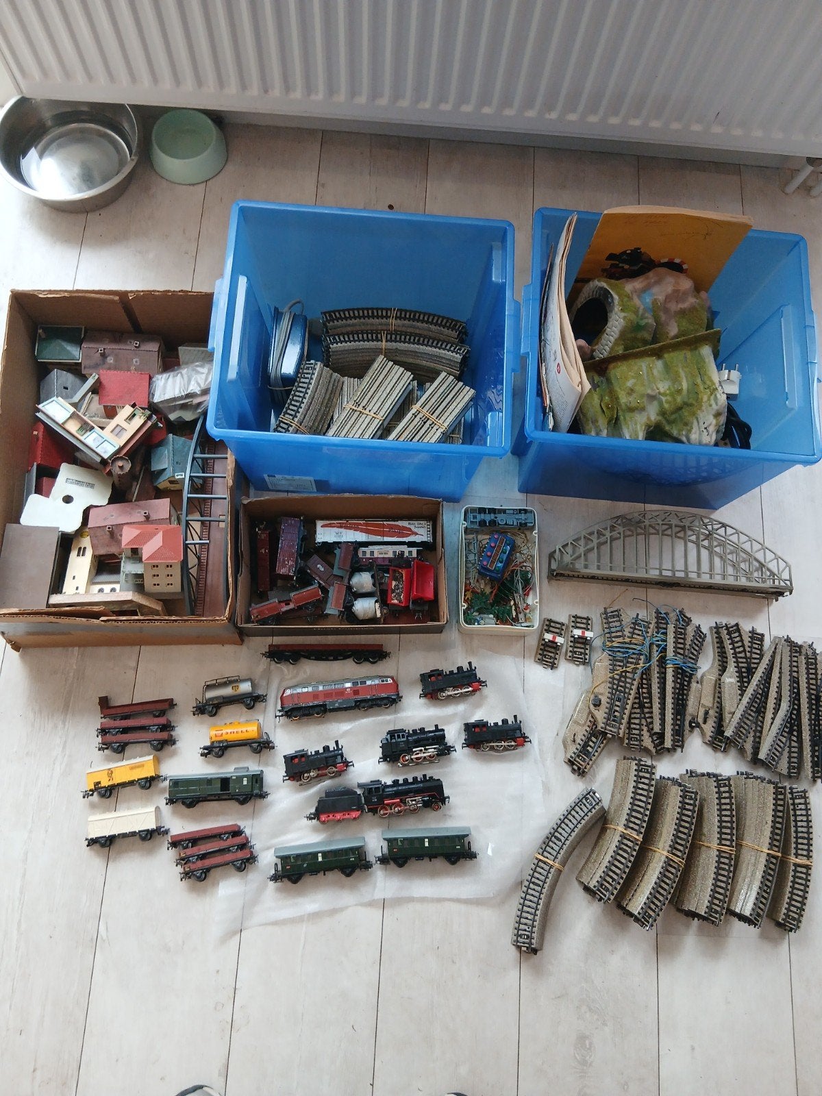 Grote verzameling modeltreinen, rails en toebehoren marklin, Gebruikt, Locomotief, Gelijkstroom of Wisselstroom, Ophalen of Verzenden