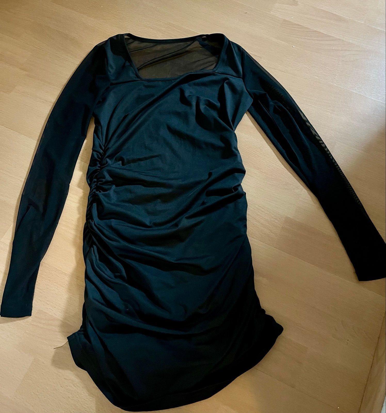 Zwart jurkje met lange mouwen en vierkante hals, Zwart, Nieuw, Ophalen of Verzenden, Maat 36 (S)